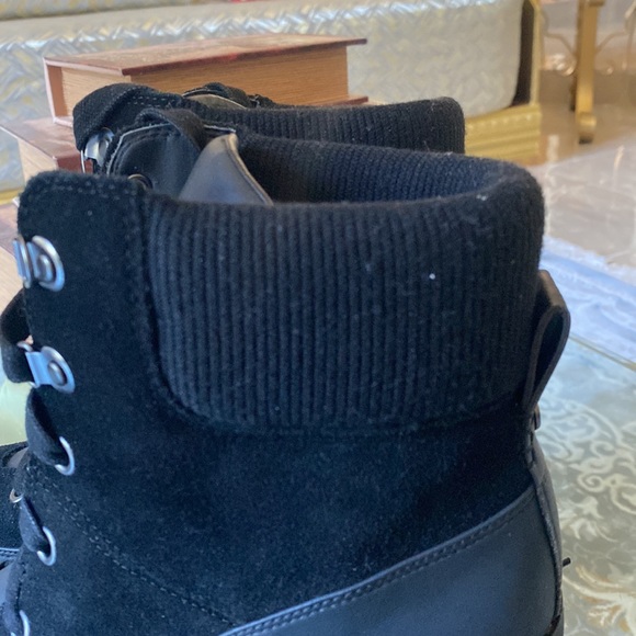 Woman lace up uggs boots - Picture 13 of 17